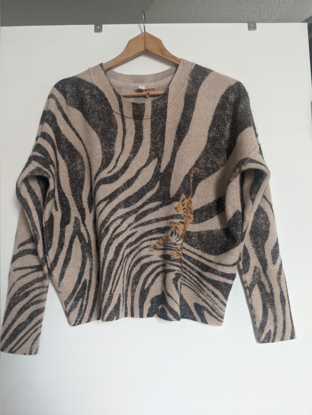 PILCRO Alani .Beige and Black Zebra-Print CASHMERE Sweater with Tiger Motif